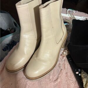 Seychelles Far-fetched Cream Croc-Embossed Ankle Boots chunky heel